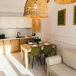 Uroczy Belle View Jacuzzi Sauny Centrum Apartment