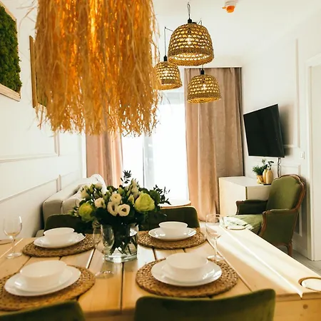 Uroczy Belle View Jacuzzi Sauny Apartment *